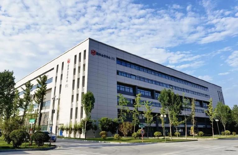 智能工厂 信息技术、网络技术与智能装备的融合创新